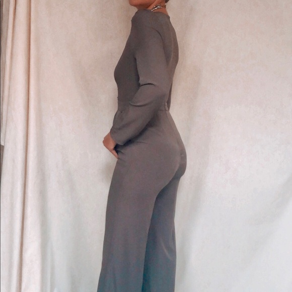 Never worn deep v-neck jumpsuit - Picture 5 of 6